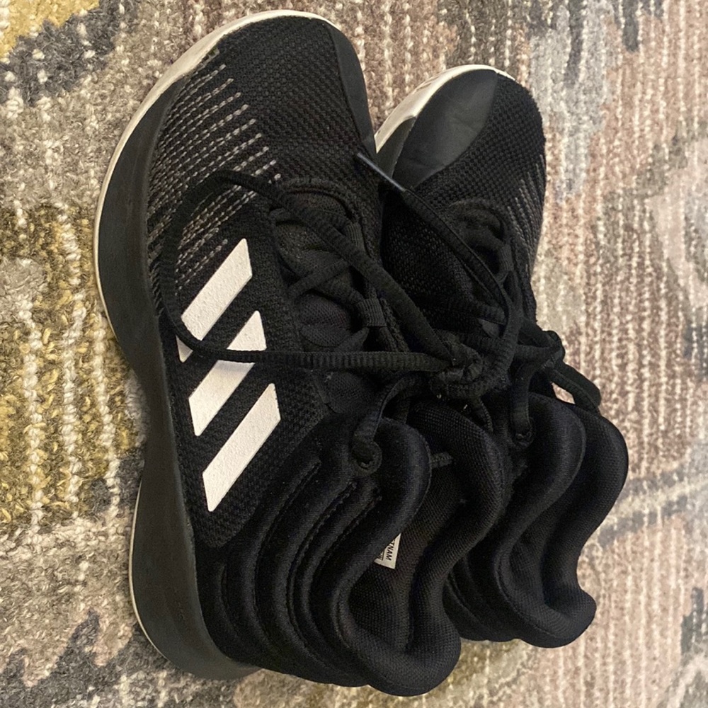 Kids adidas basketball shoes size 1